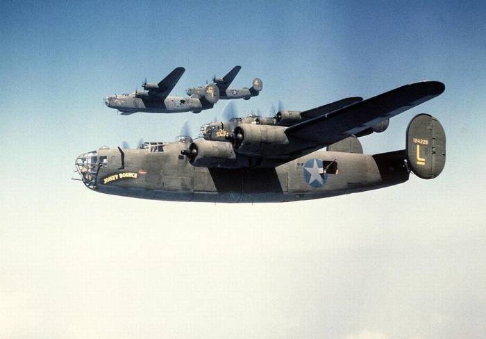 Consolidated B-24 Liberator. | Фото: Belleville News-Democrat.