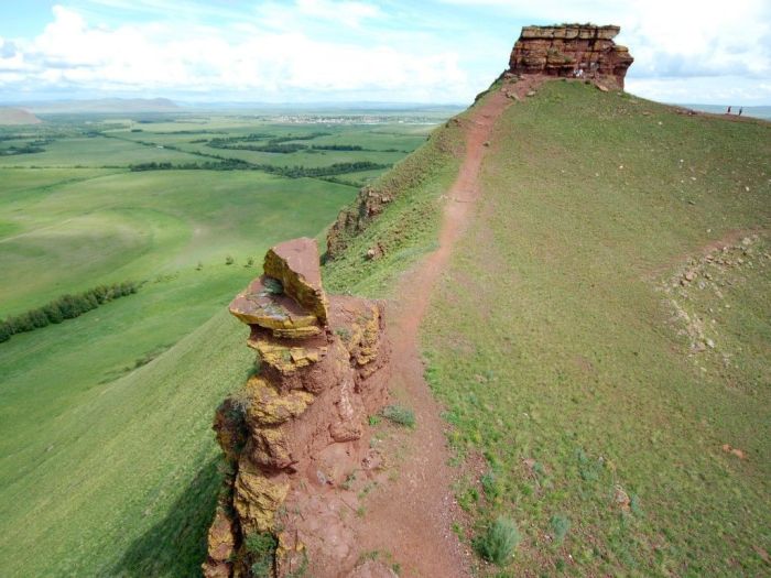 Самое загадочное место в Хакасии и рай для археолога. /Фото: lookmytrips.com