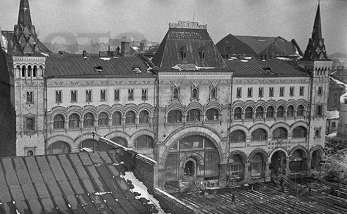 Передвижка Саввинского подворья на Тверской (Горького) улице (бывш. дом 24, ныне во дворе дома 6).