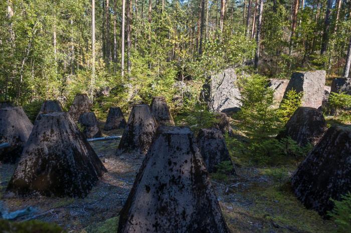 Противотанковые укрепления могли быть разной формы / Фото: pohjoiseen.fi