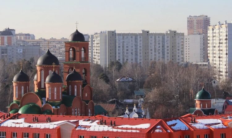 Старинные и современные строения